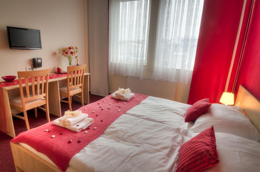 City Hostel Brno Modřice Eksteriør billede