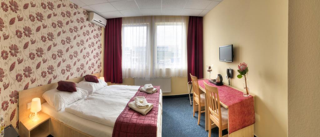 City Hostel Brno Modřice Eksteriør billede