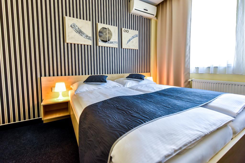 City Hostel Brno Modřice Eksteriør billede