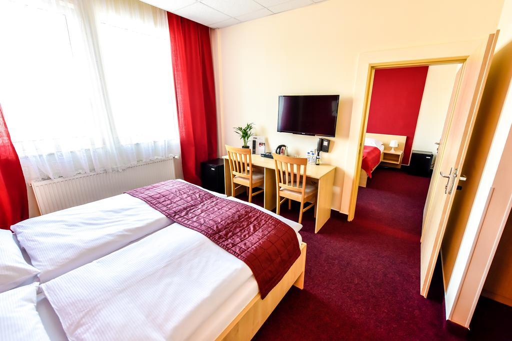 City Hostel Brno Modřice Eksteriør billede