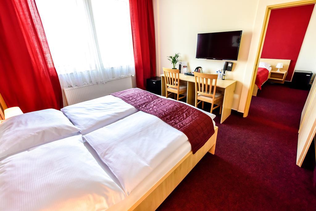 City Hostel Brno Modřice Eksteriør billede