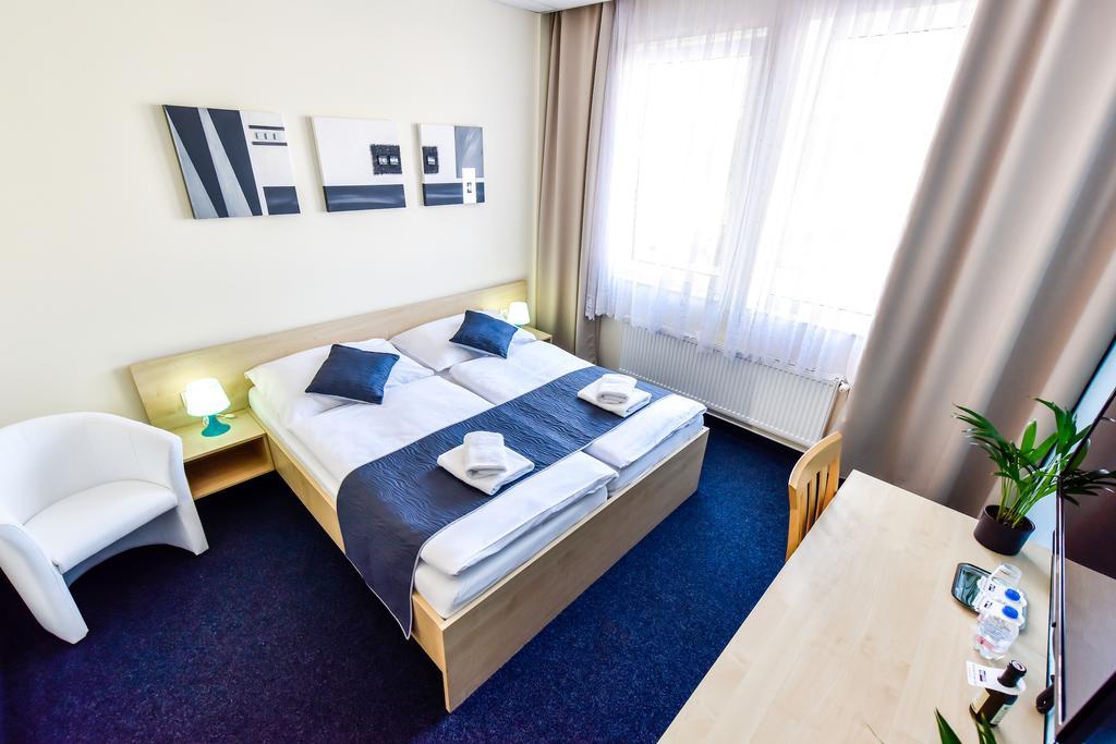 City Hostel Brno Modřice Eksteriør billede
