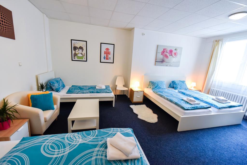City Hostel Brno Modřice Eksteriør billede