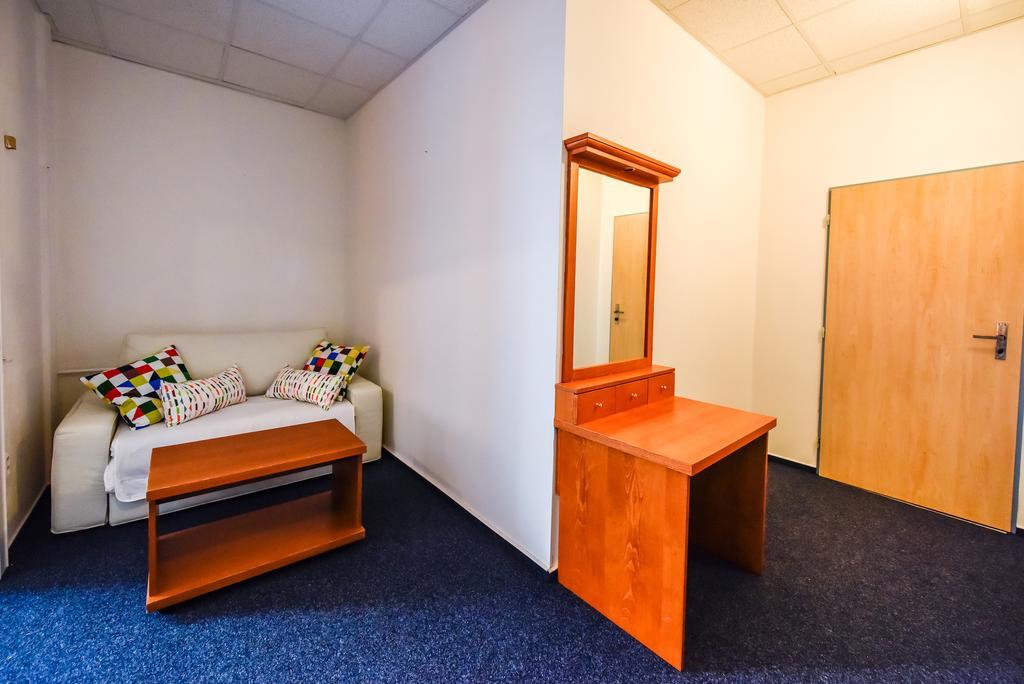 City Hostel Brno Modřice Eksteriør billede