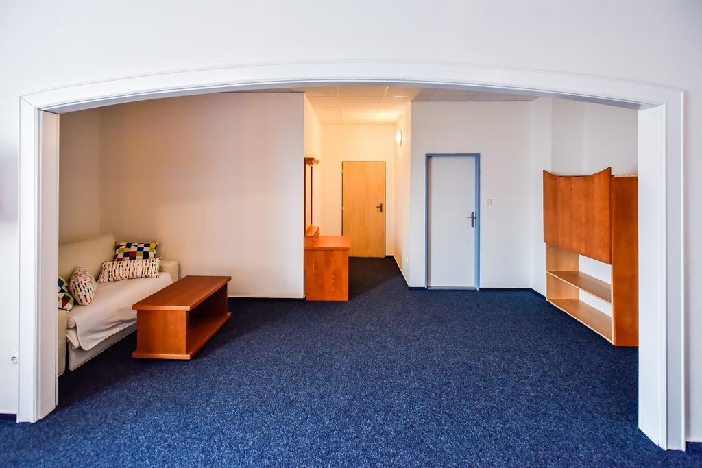 City Hostel Brno Modřice Eksteriør billede