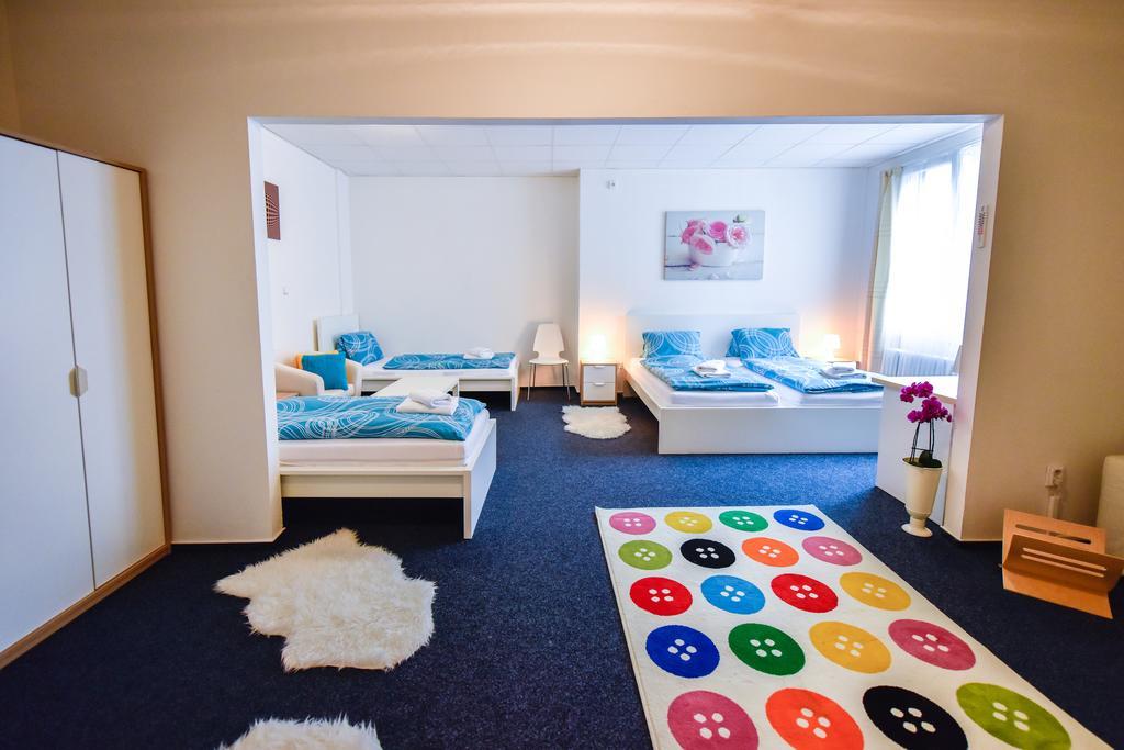 City Hostel Brno Modřice Eksteriør billede