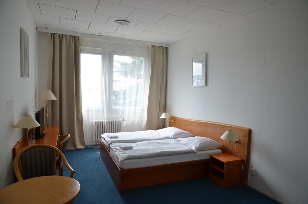 City Hostel Brno Modřice Eksteriør billede