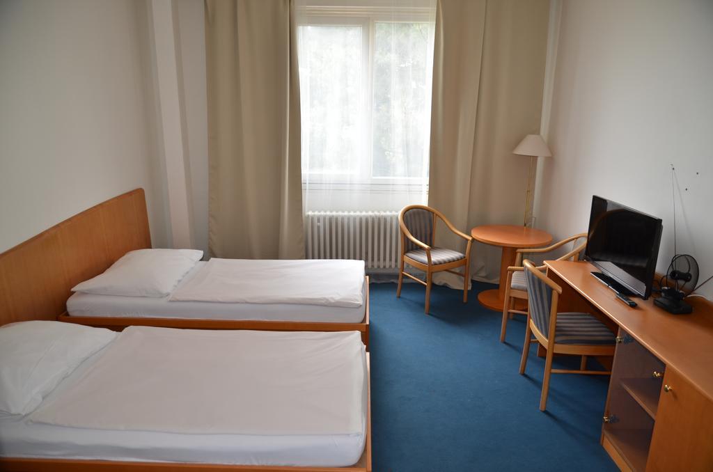 City Hostel Brno Modřice Eksteriør billede