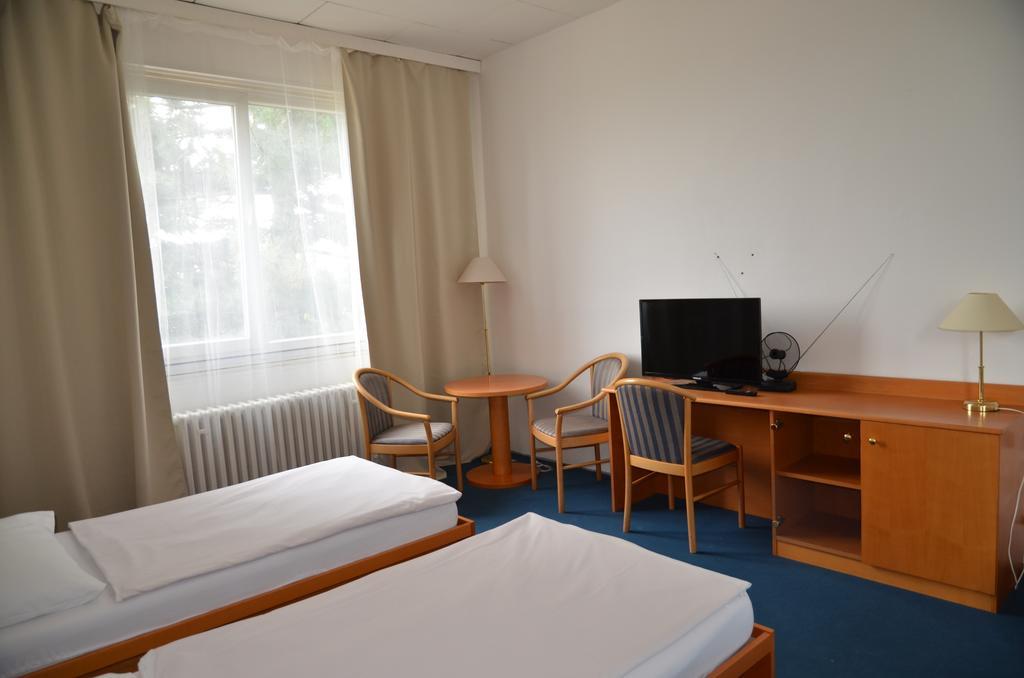 City Hostel Brno Modřice Eksteriør billede