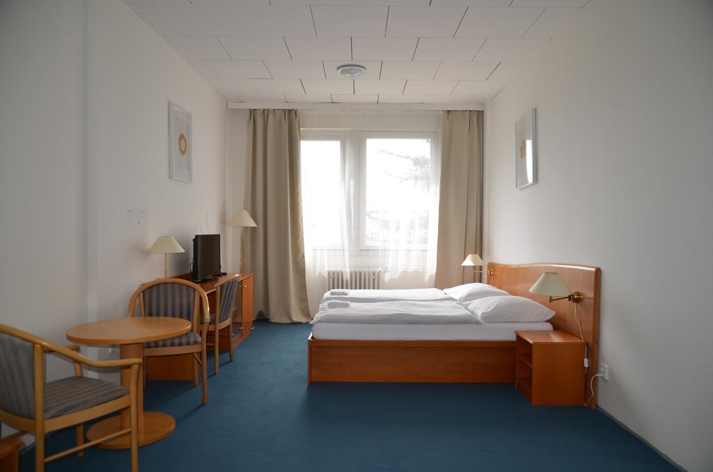 City Hostel Brno Modřice Eksteriør billede