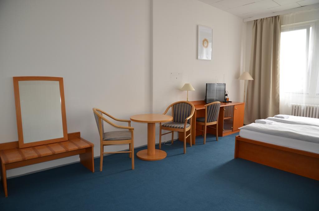 City Hostel Brno Modřice Eksteriør billede