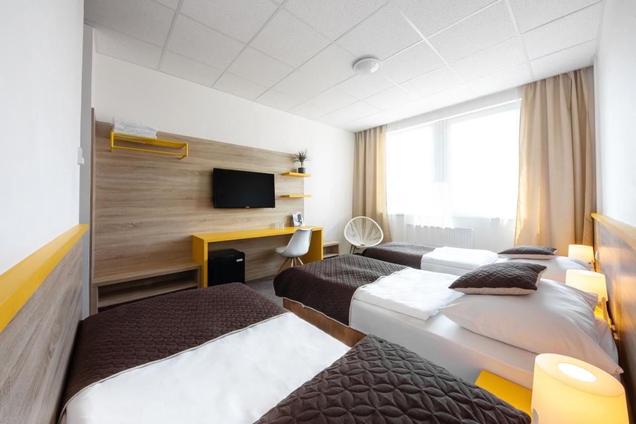 City Hostel Brno Modřice Eksteriør billede